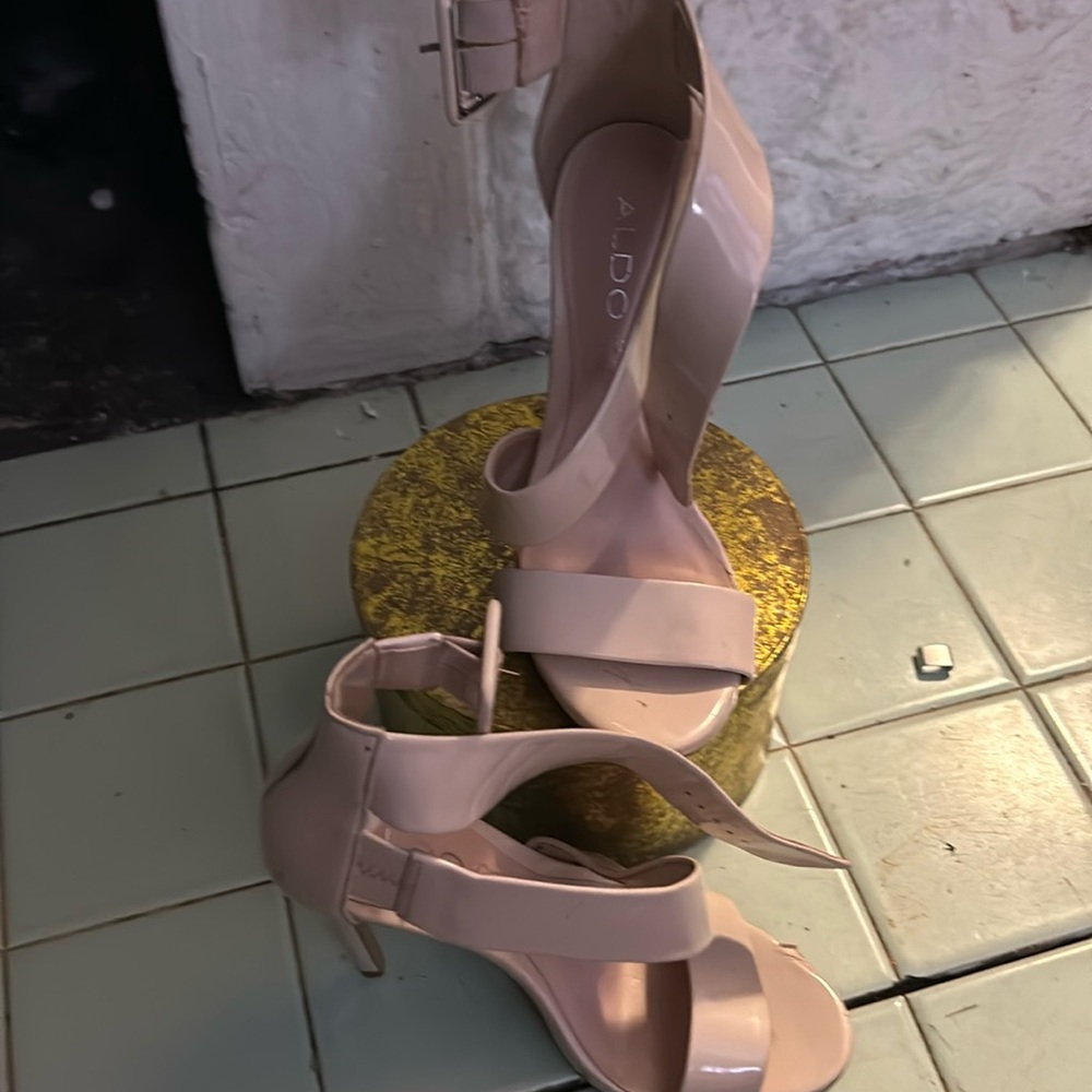 Tan Aldo size 7 strap sandal